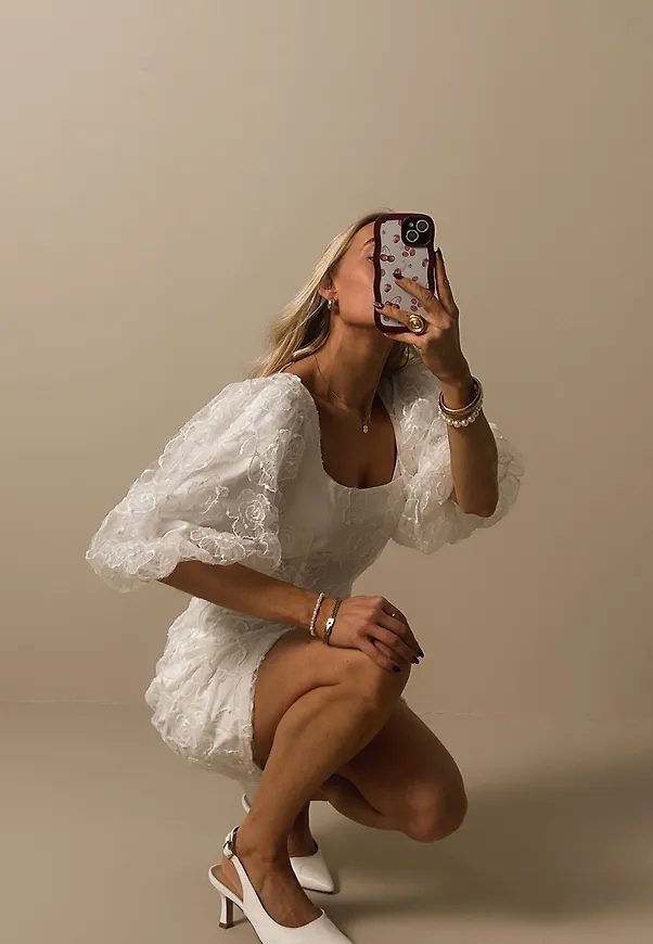 Vit fodrad klänning 2026 med öppen rygg från WHITE för dam